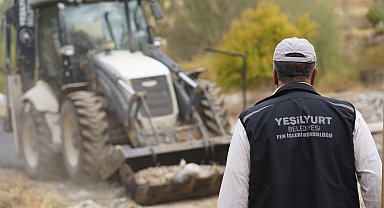 Yeşilyurt'ta kış öncesi asfalt çalışmaları hızlandı