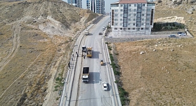 Battalgazi Belediyesi Çamurlu Mahallesi'nde asfalt yama çalışması yaptı