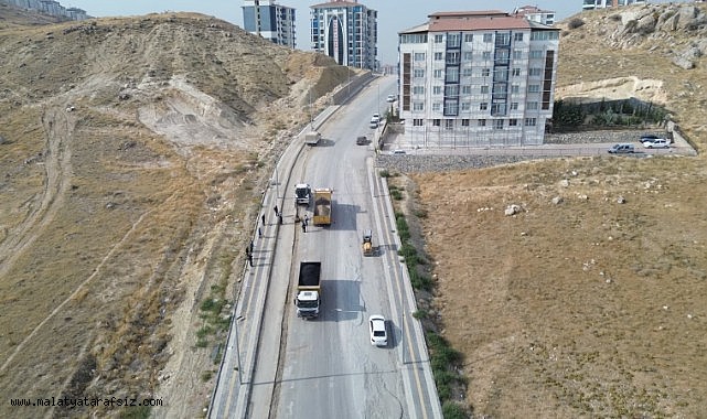 Battalgazi Belediyesi Çamurlu Mahallesi'nde asfalt yama çalışması yaptı