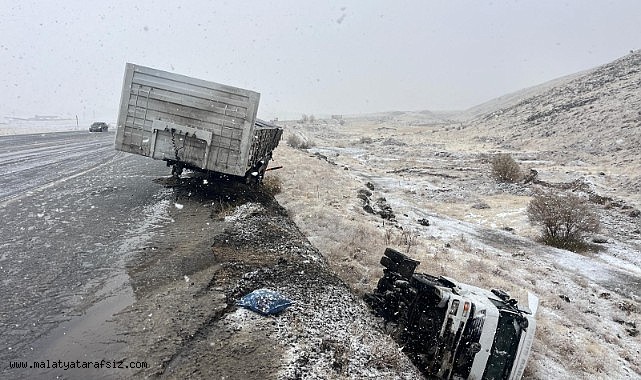 Doğanşehir’de Tır Şarampole Devrildi: 1 Yaralı