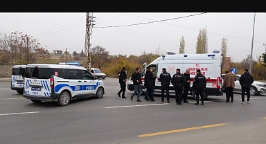 Ekip aracında fenalaşan polis memuru hastaneye kaldırıldı