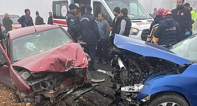 Malatya'da iki otomobil çarpıştı: 5 yaralı