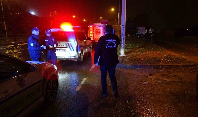 Malatya'da aydınlatma direğine çarpan minibüs sürücüsü hayatını kaybetti