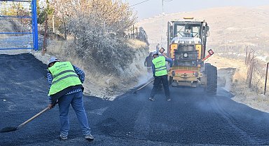 Yeşilyurt Belediyesi, Banazı'nın yollarını yeniliyor