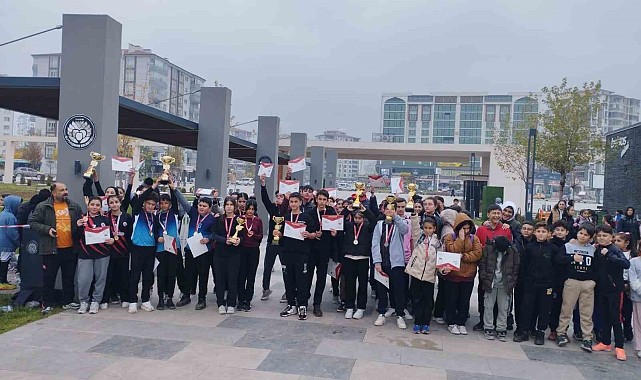 380 sporcu Okul Sporları Oryantiring Yarışması'nda ter döktü