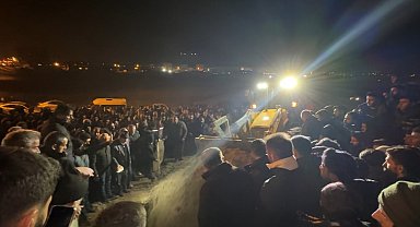 Baraja uçan araçta hayatını kaybeden 22 yaşındaki Cihat gözyaşları arasında toprağa verildi