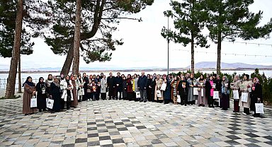 Başkan Taşkın, AK Parti Kadın Kolları Mahalle Başkanları toplantısına katıldı