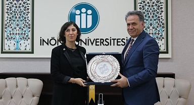 İsmet İnönü'nün torunu Zeynep Bilgehan'dan Rektör Akpolat'a ziyaret