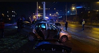 Malatya'da kontrolden çıkan araç trambüs direğine çarptı: 1 ölü 1 ağır yaralı