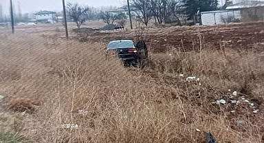 Malatya'da kontrolden çıkan otomobil tarlaya girdi: 4 yaralı