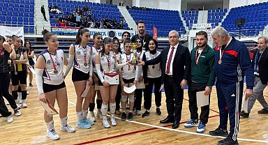 Şampiyonluk kupası Şehriban Günata'nın