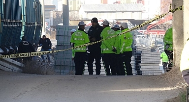 Malatya'da yük treninin çarptığı genç hayatını kaybetti