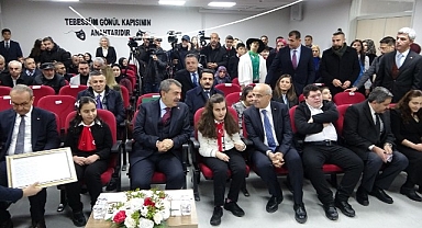 Bakan Tekin Malatya'da görme engelli öğrencilerle bir araya geldi
