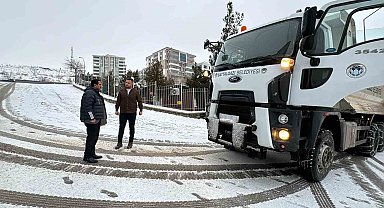 Başkan Taşkın, karla mücadele çalışmalarını sahada inceledi