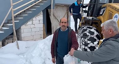 Battalgazi Belediyesi ekipleri 21 kilometre yolu açarak hastaya ilaçlarını yetiştirdi