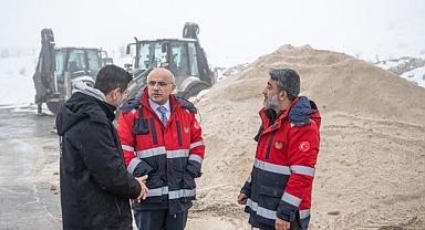 Büyükşehir Belediyesi ekipleri karla mücadelede 724 sahada