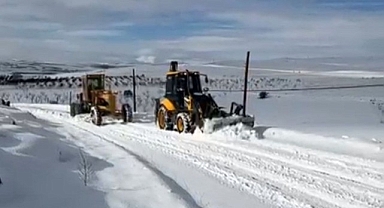 Darende Belediyesi'nin karla mücadele çalışmalarını aralıksız sürdürüyor