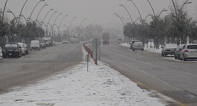 Malatya'da kar yağışı nedeniyle kamu personeline idari izin ve motosikletlere trafik yasağı