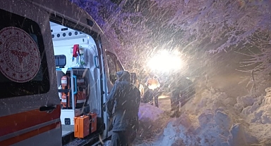 Malatya'da yolda mahsur kalan vatandaşları belediye ekipleri kurtardı