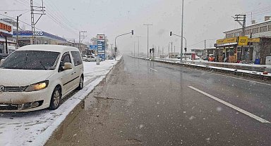 Malatya'da Gürün-Pınarbaşı yolu yoğun kar nedeniyle trafiğe kapatıldı