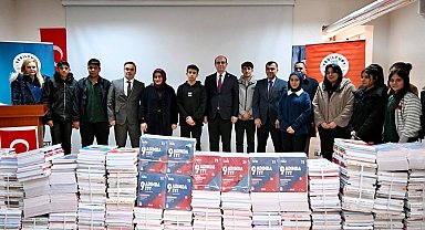 Yeşilyurt Belediyesi'nden öğrencilere TYT-AYT kaynak kitap desteği