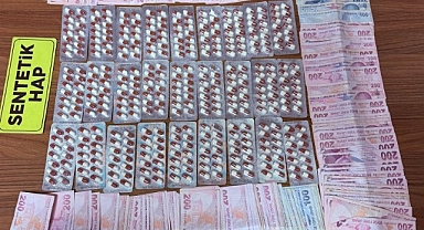 457 adet sentetik ecza hap ve 234 gram uyuşturucu madde ele geçirildi
