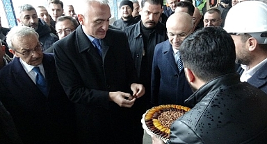 Bakan Ersoy, Malatya'da Sabancı Kültür Merkezi'nde incelemelerde bulundu