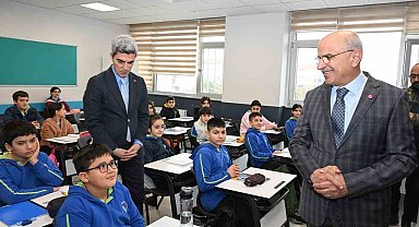 Başkan Er, İnönü Ortaokulu'na konuk oldu