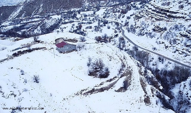 Beyaza bürünen 2 bin rakımdaki mahalleler havadan görüntülendi