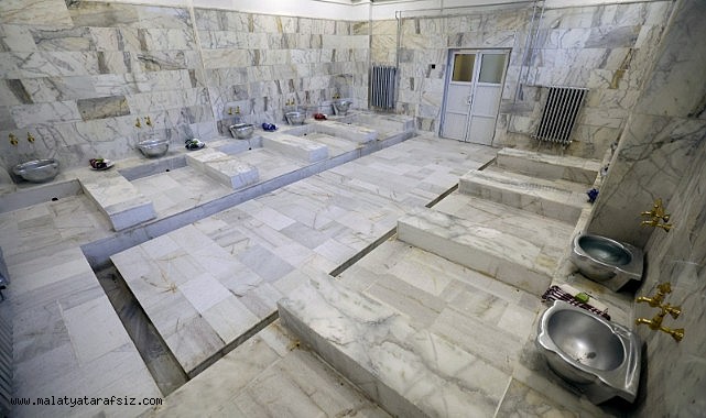 Darende'de yenilenen hamam hizmete açıldı