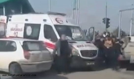 Malatya'da iki otomobil çarpıştı: 5 yaralı