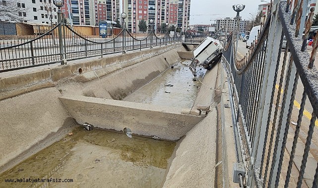 Malatya'da kontrolden çıkan pikap kanala uçtu