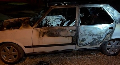 Malatya'da park halindeki araç yandı