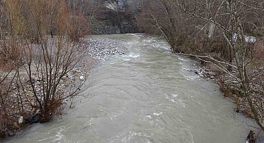 Malatya'da sağanak ve kar yağışı dereleri taşırdı