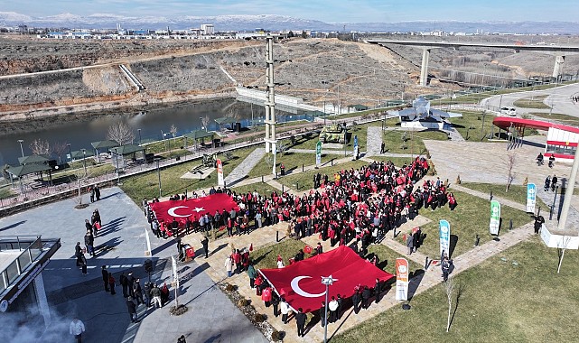Yeşilyurt'ta "Tek Bayrak, Tek Vatan" Gençlik bayrak yürüyüşü