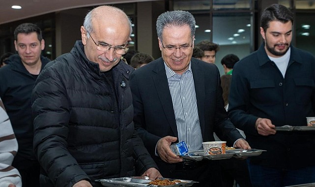 Başkan Er ile Rektör Akpolat sahur programında öğrencilerle bir araya geldi