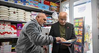 Başkan Er, vatandaşların mahalle bakkallarına ve fırınlarına olan borçlarını kapattı