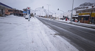 Malatya'nın yüksek kesimlerinde kar yağışı etkili oluyor