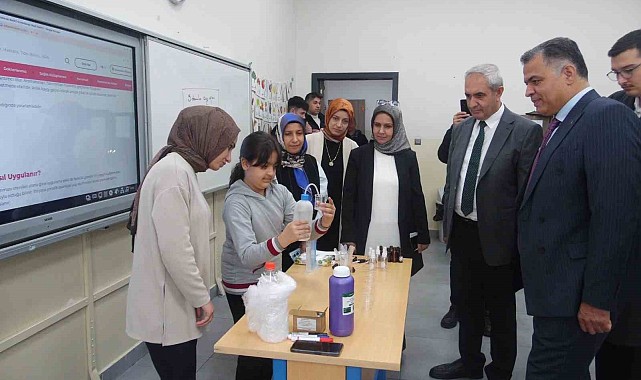 Sıfır atık etkinliğinde sergi, atölye ve fidan dikimi gerçekleştirildi