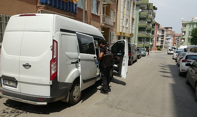 Tartıştığı babasını sırtından bıçakladı