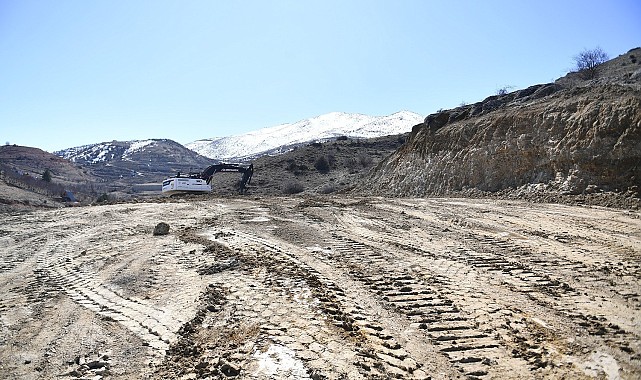Yeşilyurt'un Mullakasım Mahallesi yeni yollarla buluşuyor