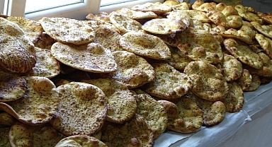 3 çocuk annesi kadın ürettiği ekmeklerle aile bütçesine katkı sağlıyor