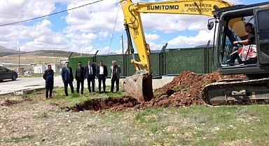 Akçadağ'da 112 Acil Sağlık İstasyonu için ilk kazma vuruldu