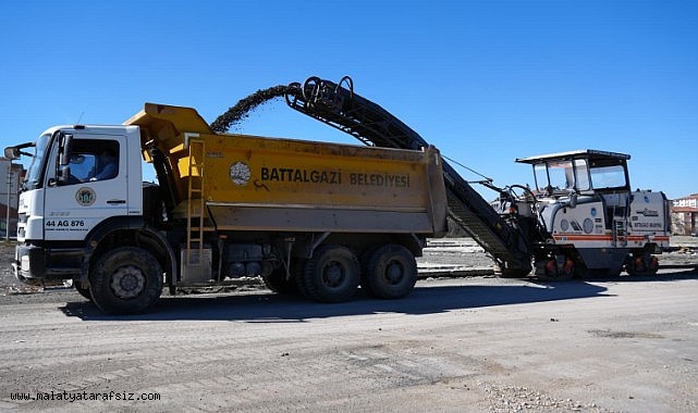 Battalgazi'de sökülen asfalt kırsal yollarda değerlendiriliyor