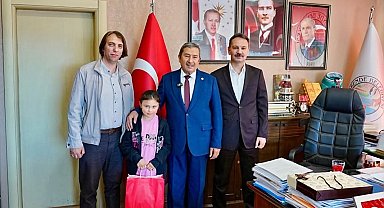 Darende Belediyesi'nde 23 Nisan'da makam çocuklara emanet edildi