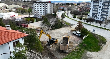 Darende'de İlçe Halk Kütüphanesi için ilk kazma vuruldu