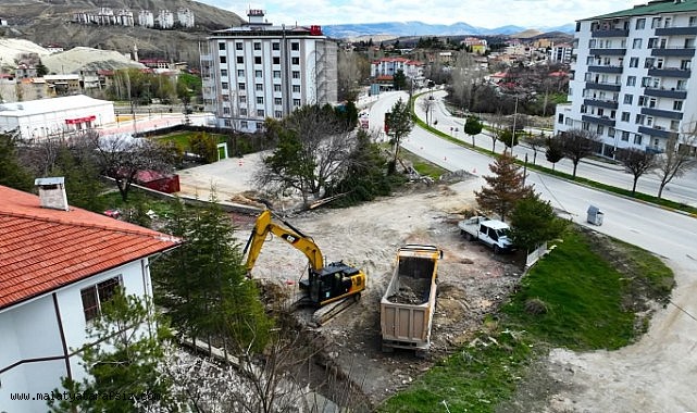 Darende'de İlçe Halk Kütüphanesi için ilk kazma vuruldu