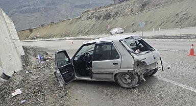 Kontrolden çıkan otomobil istinat duvarına çarptı: 1 yaralı