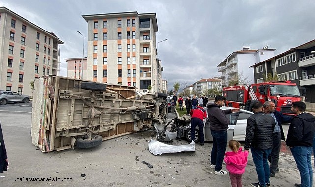 Malatya'da kamyonet ile otomobil çarpıştı: 2 yaralı