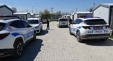 Malatya'da kendini konteynere kilitleyen genç polisi alarma geçirdi